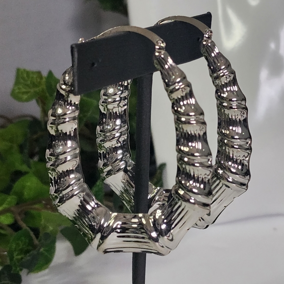 Retro Silver Bamboo Doorknocker Hoop Earrings - Picture 3 of 6